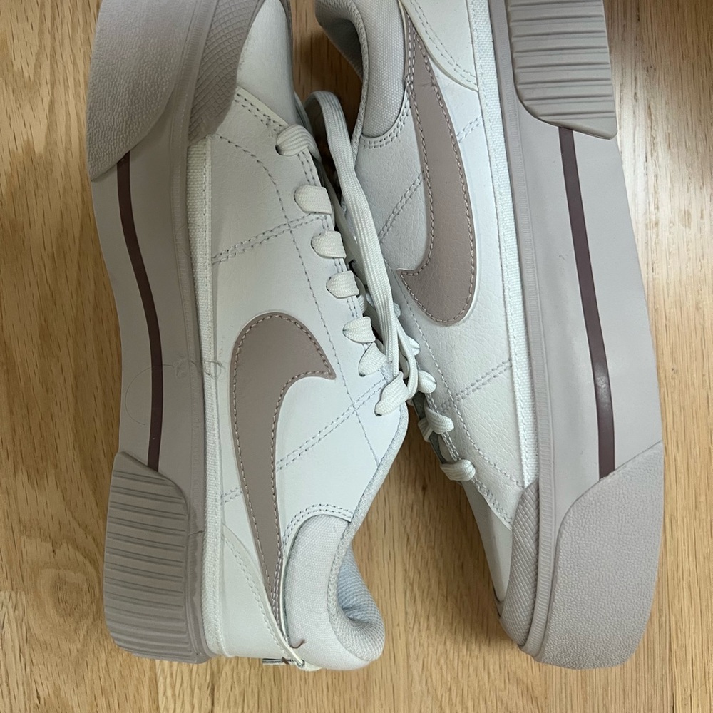 Nike Men's White and Tan Sneakers